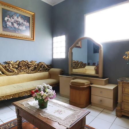 Villa Sri Manganti Jakarta Exterior foto